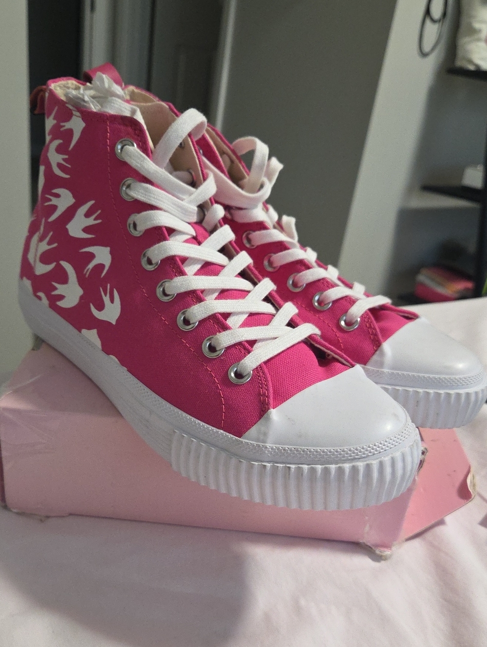 Alexander McQueen Nwt Pink High Tops Size 8 - Picture 3 of 11